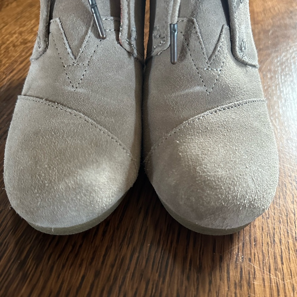 Women's TOMS Suede Wedge Ankle Boots -Beige - Picture 4 of 7